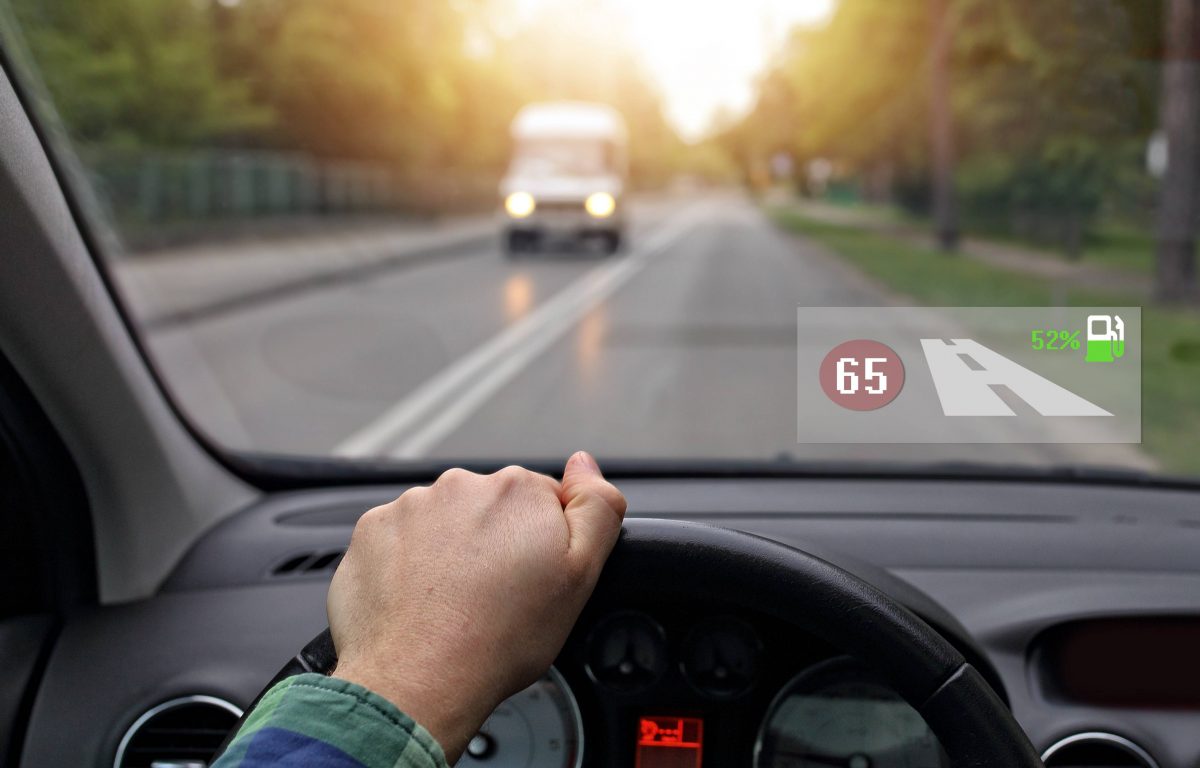 Un tip se rătăcește cu mașina