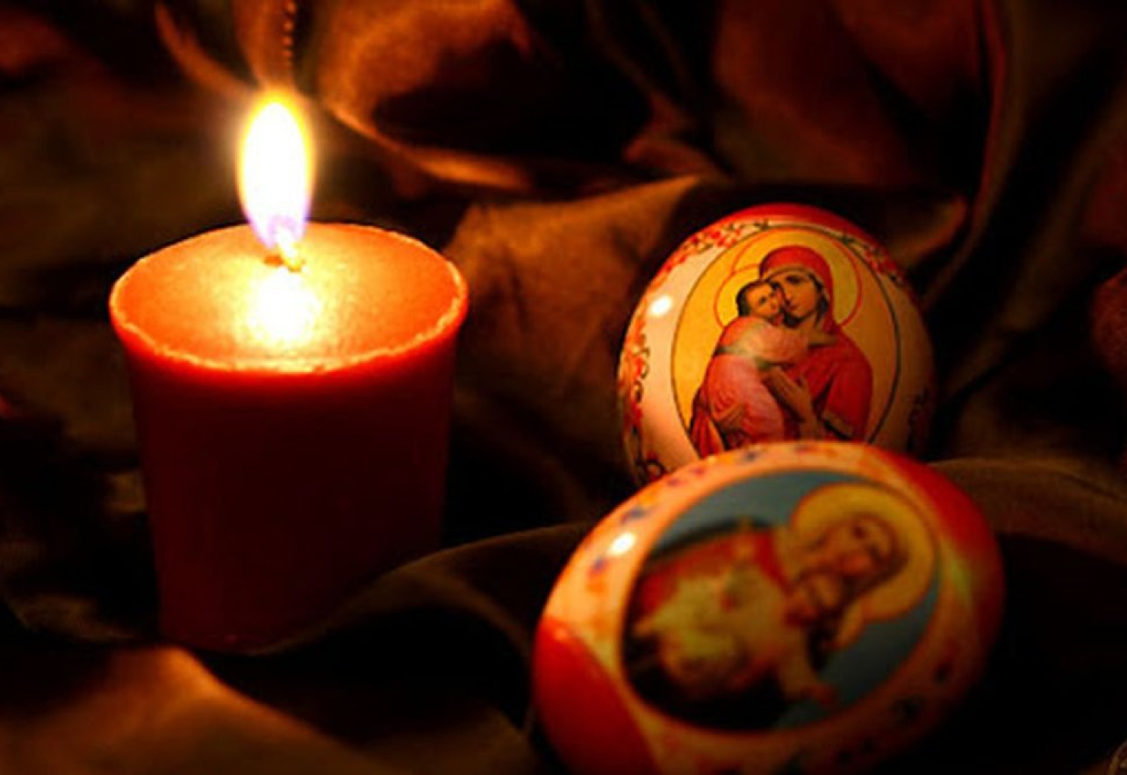 Semnificația Luminii Sfinte în noaptea de Înviere: ce este bine să faci dacă ți se stinge lumânarea pe drumul spre casă