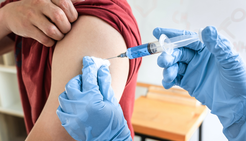 Vaccinul antigripal revine în farmacii: 370.000 de doze au ajuns în depozite, iar alte 500.000 sunt așteptate la jumătatea lui noiembrie