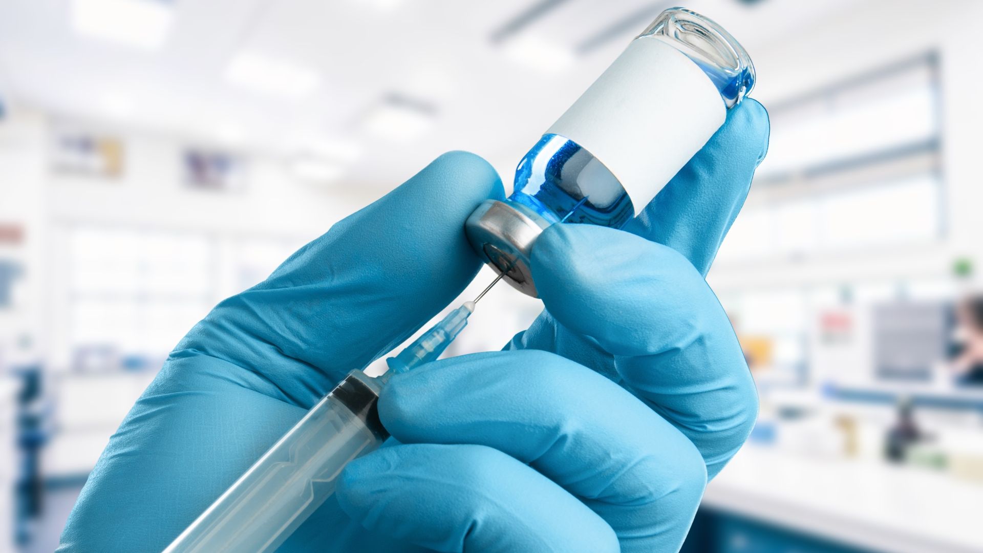 Vaccinul antigripal întârzie din cauza unei decizii luate cu o lună mai târziu la nivel mondial: Când ajung noile doze în farmacii