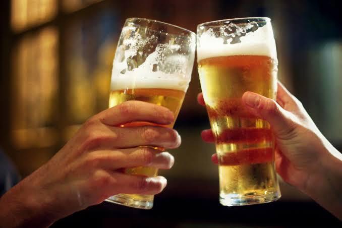 Cineva dintre prietenii dumneavoastră suferă de alcoolism?