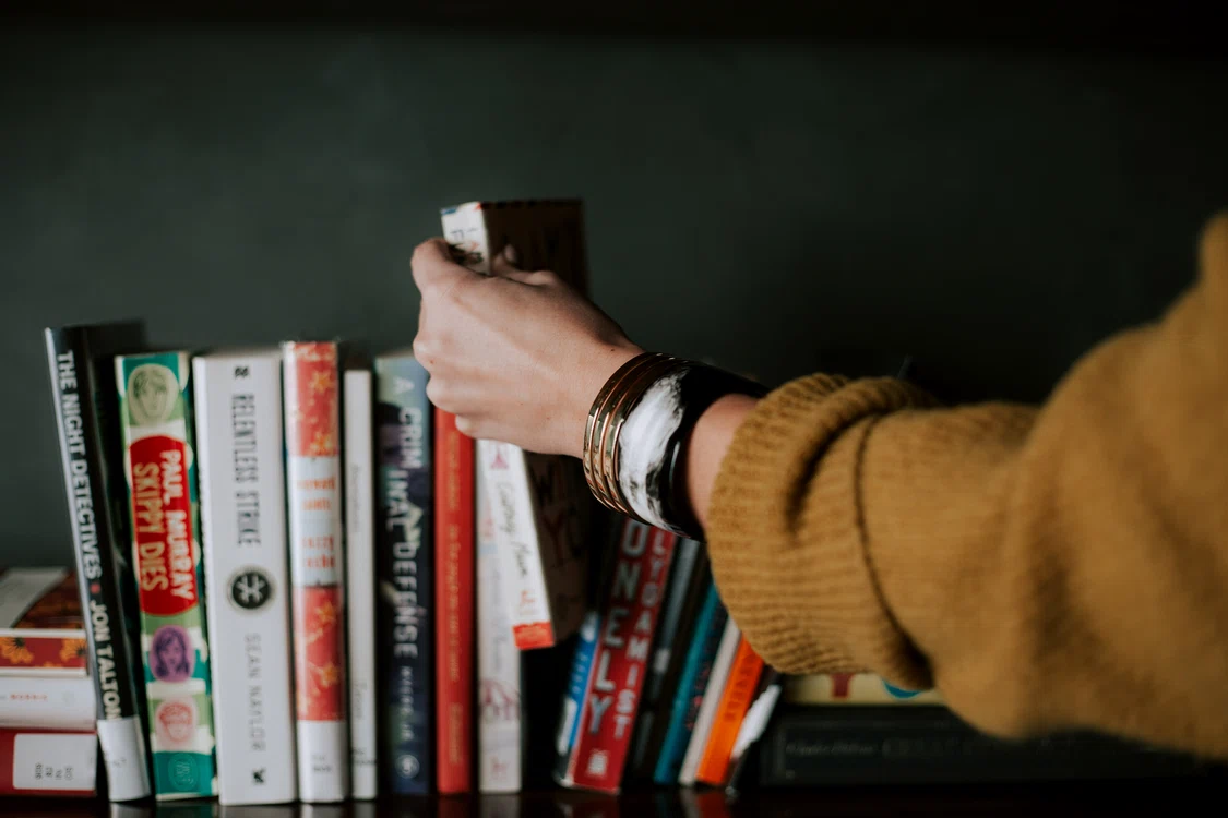 La librărie: – Puteți să-mi recomandați o carte?